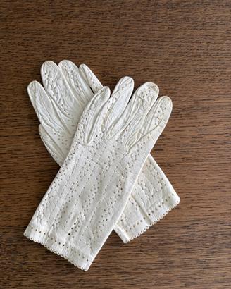 Guanti Vintage da Donna in Morbida Pelle Traforata
