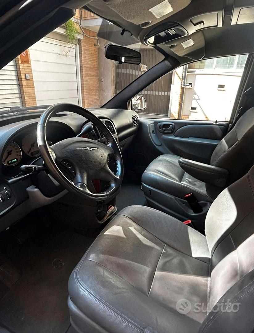 Chrysler Voyager 2010 photo 4