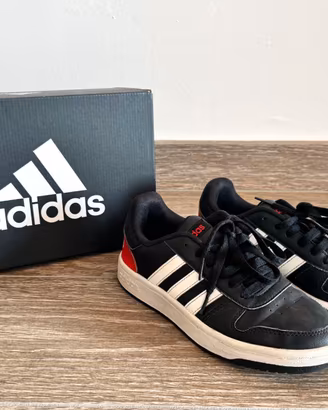 ADIDAS modello Hoops 2.0 Nero-Rosso, 37,5
