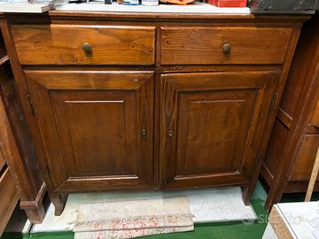 Bella  credenza con qualche ruga visto l’età