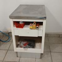 Piano di lavoro con cassetto