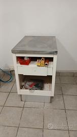 Piano di lavoro con cassetto