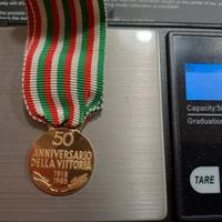 Medaglia anniversario della vittoria.
Oro 750