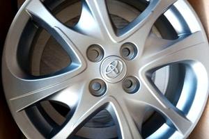 Cerchi in lega originali 16 pollici TOYOTA YARIS