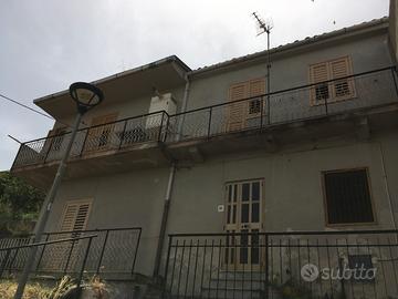 Casa indipendente 3 piani con vista - Jacurso (CZ)