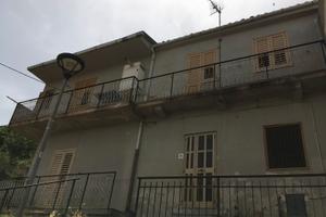 Casa indipendente 3 piani con vista - Jacurso (CZ)