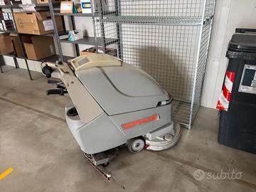 MACCHINA LAVAPAVIMENTI INDUSTRIALE