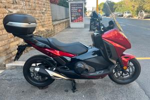 Honda integra 750 abs antifurto km 26.000  permuto