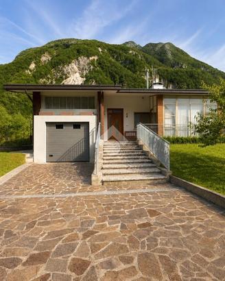 VILLA SINGOLA A VENZONE