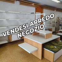 ARREDAMENTO NEGOZIO