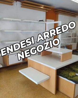 ARREDAMENTO NEGOZIO
