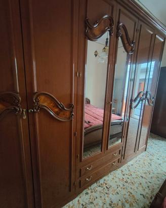 Camera da letto in legno massello stile antico