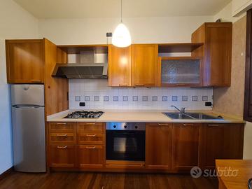 Cucina lineare 3,50m con elettrodomestici.