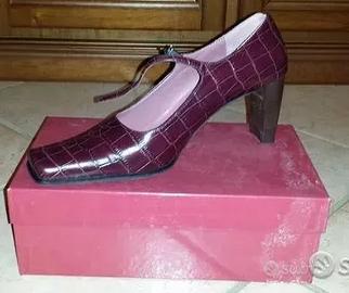 Vari tipi di scarpe. N. 40