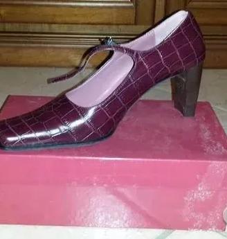 Vari tipi di scarpe. N. 40