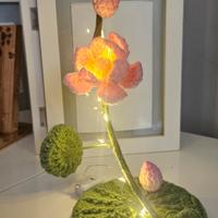 Lampada artigianale all’uncinetto – Fiore luminoso