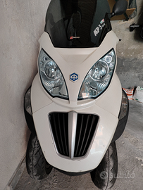 Come da foto piaggio MP3 Hybrid 125