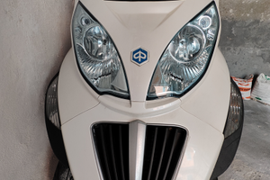 Come da foto piaggio MP3 Hybrid 125