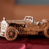 Modellino auto d'epoca in legno