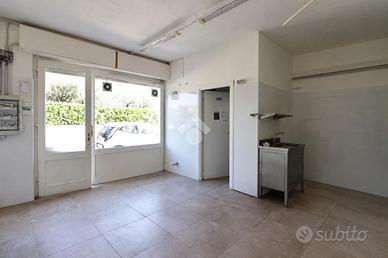 NEGOZIO A SAN GIULIANO TERME