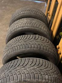 Pneumatici invernali (215/55 R17)