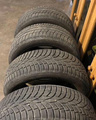 Pneumatici invernali (215/55 R17)