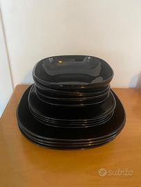 Set piatti neri Ikea Backig