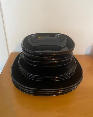 Set piatti neri Ikea Backig