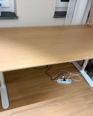 Scrivania IKEA BEKANT