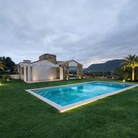 Nuova villa con piscina privata ed ampio giardino