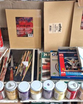 Lotto completo materiali per pittura e disegno