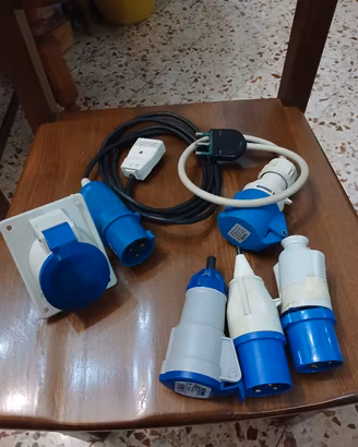 Materiale elettrico CEE 16A e adattatori