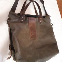 Borsa di pelle con manici spalla e tracolla