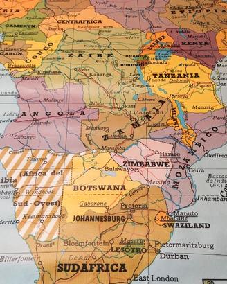 Carte geografiche plastificate da vecchia scuola