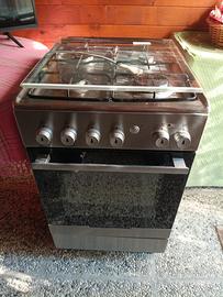 Piano cottura con forno a mobiletto