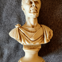 Giulio Cesare busto