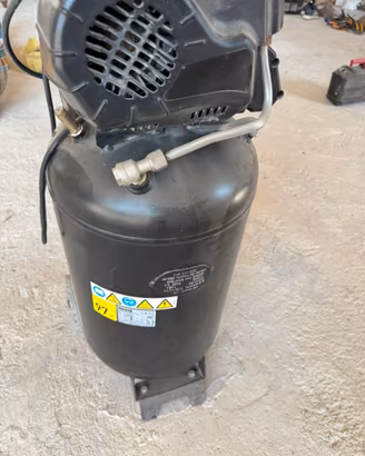 Compressore verticale 50 litti nuair