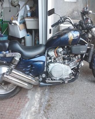 Moto honda Vf 750 custom