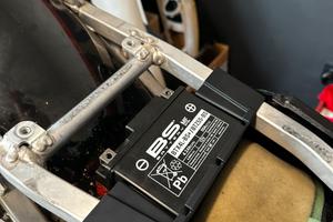 Portabatteria Yamaha YZ 125 2T - su misura