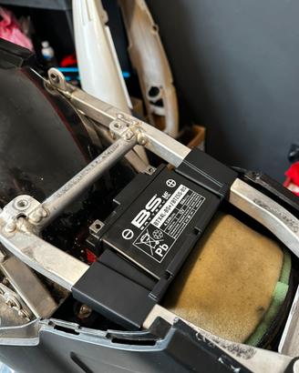 Portabatteria Yamaha YZ 125 2T - su misura