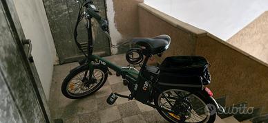 Bicicletta elettrica a pedala assistita 