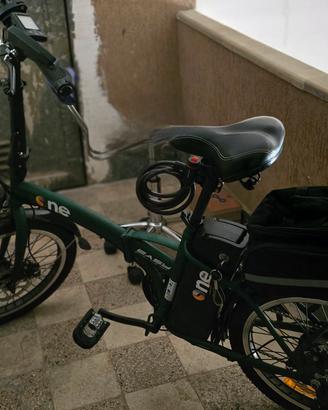 Bicicletta elettrica a pedala assistita 