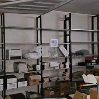 scaffalatura in metallo