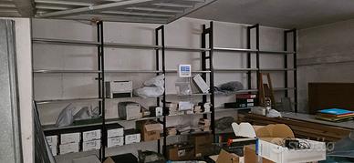 scaffalatura in metallo