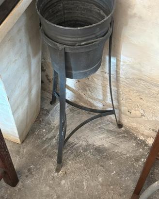 Porta bottiglie o fioriera