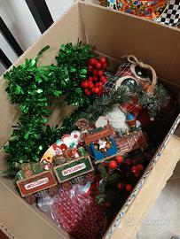 contenitore con decorazioni natalizie 