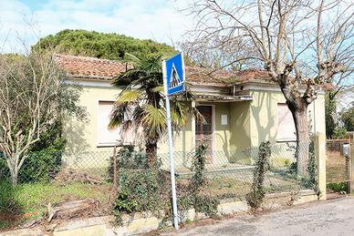 Villa singola su ampio lotto a Pinarella