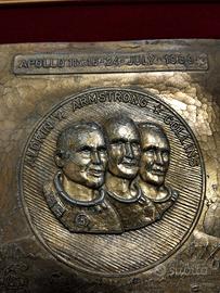 targa commemorativa Apollo 11