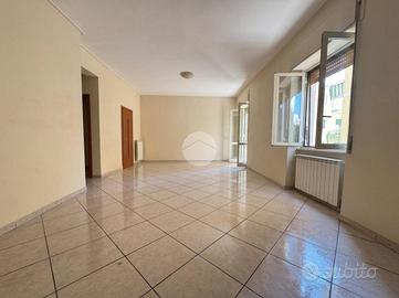 4 LOCALI A GIUGLIANO IN CAMPANIA