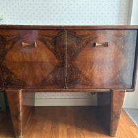 Mobile bar e giradischi